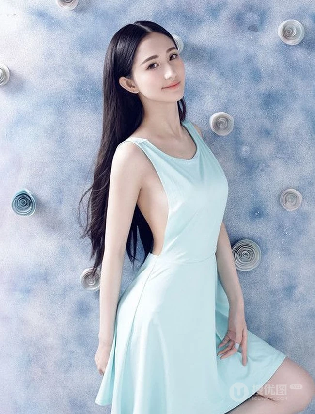 蓝燕清凉连衣裙大胆写真 简约上阵侧身露美乳