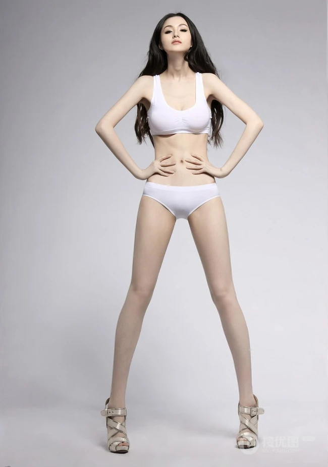 蓝燕清凉连衣裙大胆写真 简约上阵侧身露美乳