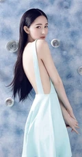 蓝燕清凉连衣裙大胆写真 简约上阵侧身露美乳