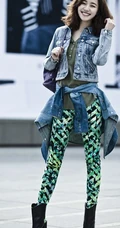 焦俊艳甜美时尚街拍 动人笑容如花儿般绽放