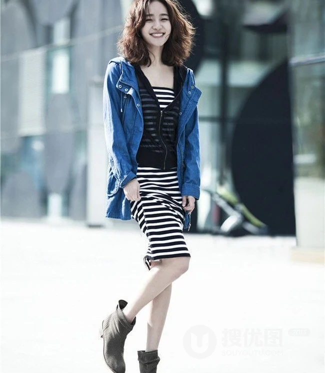 焦俊艳甜美时尚街拍 动人笑容如花儿般绽放