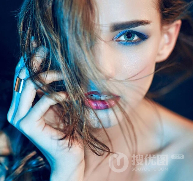 欧美长发女生浓妆魅力高清照片