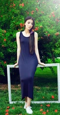 长发及腰女生花间写真-花美人更美