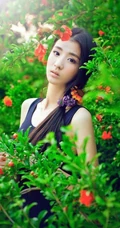 长发及腰女生花间写真-花美人更美