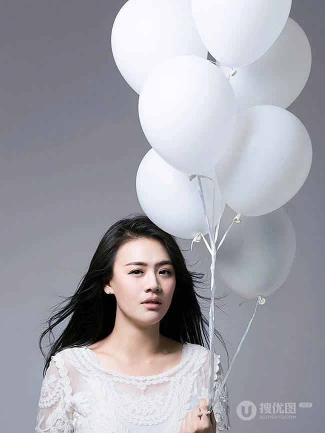 纯女生星马思纯 手持气球动人可爱写真