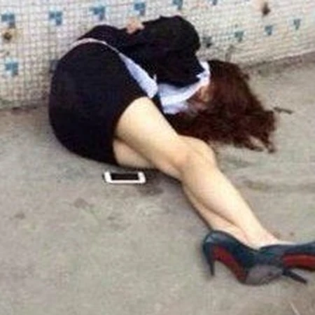 气质女生醉后也是这样!