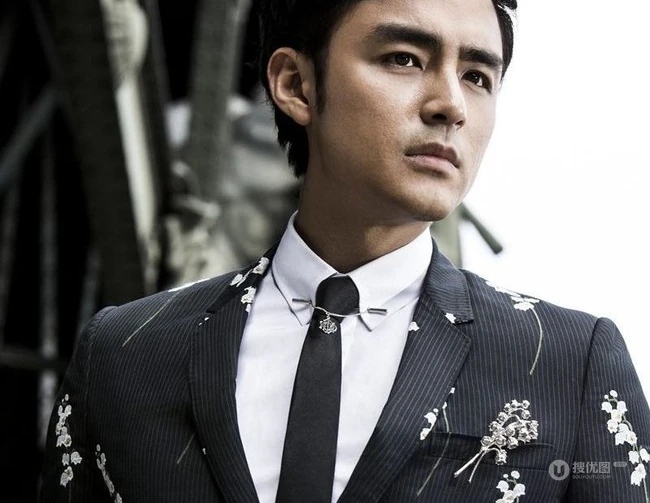 帅气男星明道《男人风尚》格调摄影写真图片