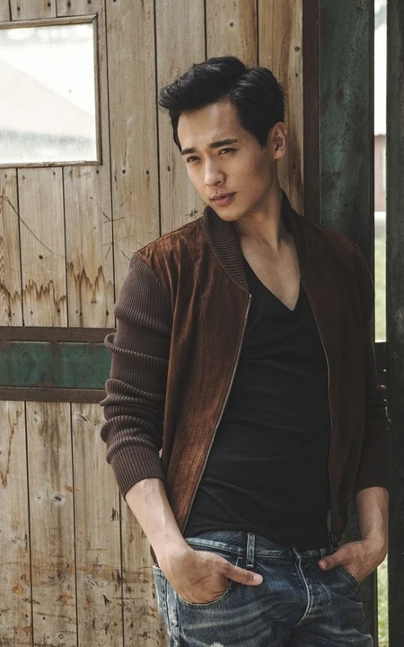 高云翔图片 忧郁深沉的魅力 男人味十足