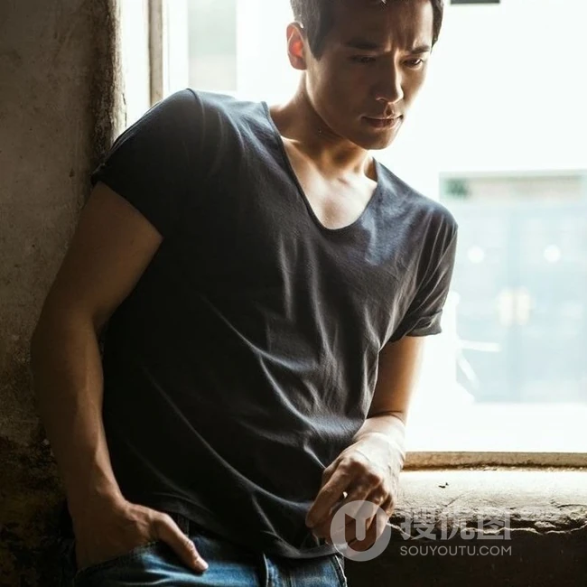 高云翔图片 忧郁深沉的魅力 男人味十足