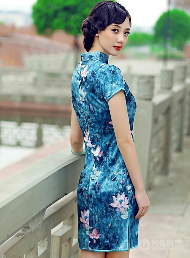 杨柳细腰-气质旗袍女生江边纯美图片