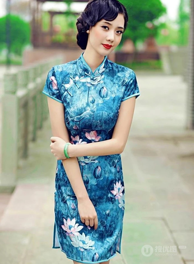 杨柳细腰-气质旗袍女生江边纯美图片