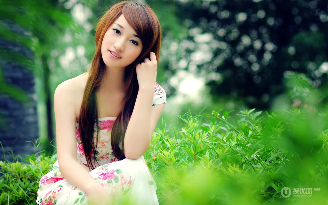 小清新美女踏春写真壁纸