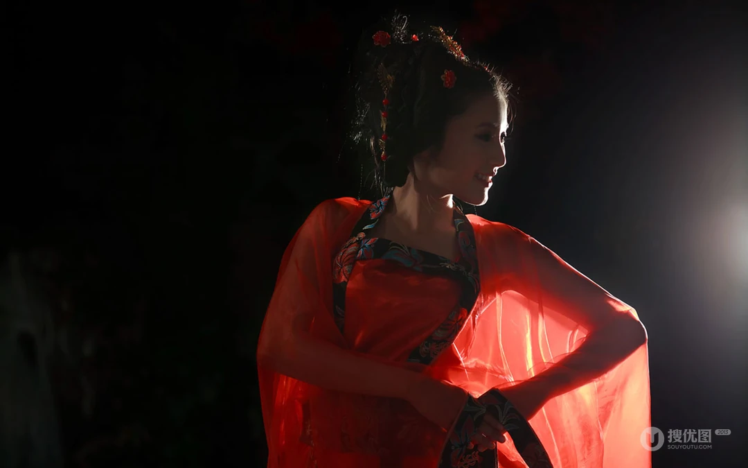 古典和旗袍美女电脑桌面壁纸