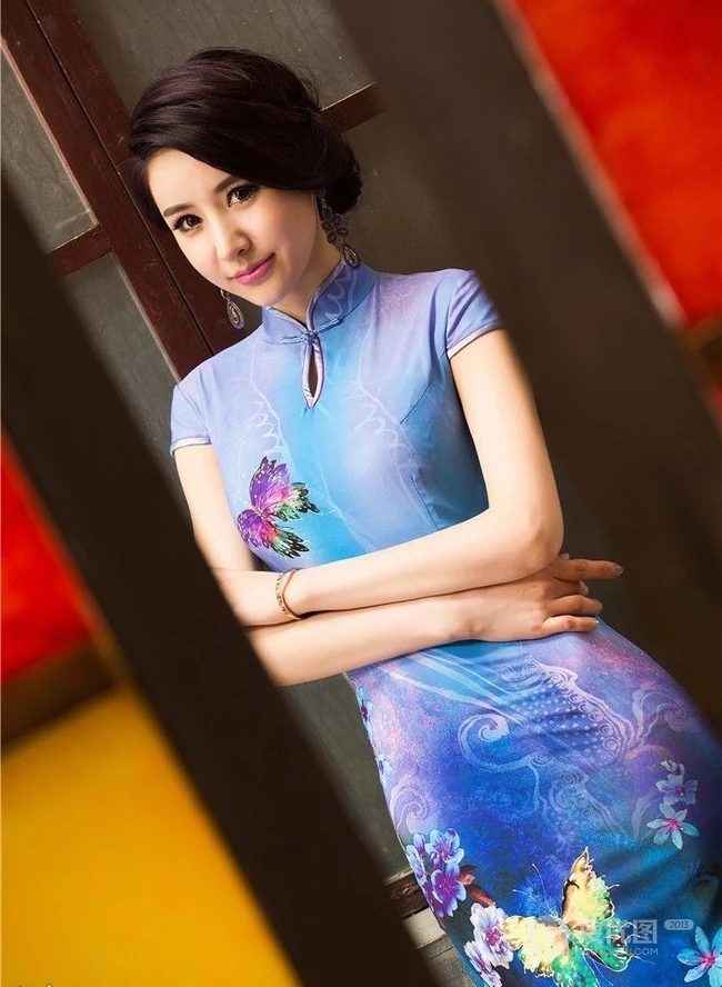 苗条淑女-旗袍女生模特苗条身材图片