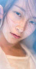 清纯长发女生室内高清近照