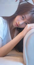 清纯长发女生室内高清近照