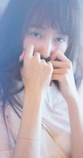 清纯长发女生室内高清近照
