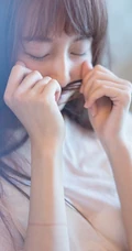 清纯长发女生室内高清近照