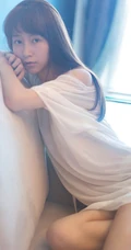 清纯长发女生室内高清近照