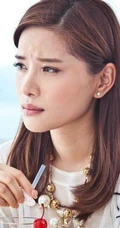 易易紫(Niki)图片 白色礼裙礼服气质十足
