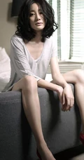 女明星吴晓敏短裤高跟床照图片