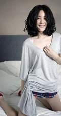 女明星吴晓敏短裤高跟床照图片