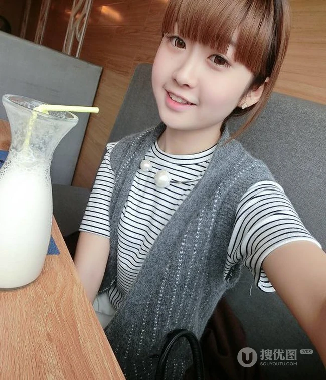 齐刘海可爱女生可爱自拍图片-小嘴嘟嘟