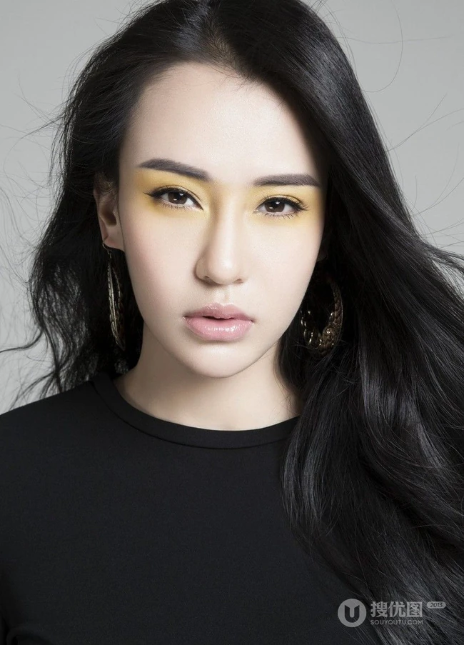 瑜伽女生 母其弥雅高清写真图片