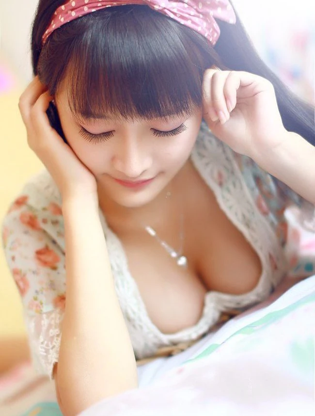 齐刘海清纯女生图片-刘海妹子闺房的秘密