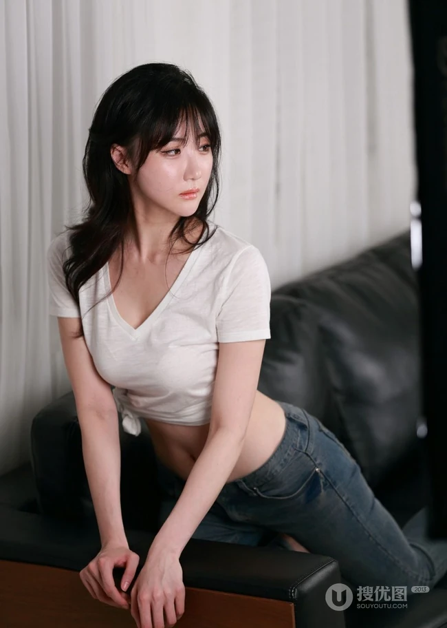 紧身牛仔裤女生的魅力-韩模连多斌高清20p