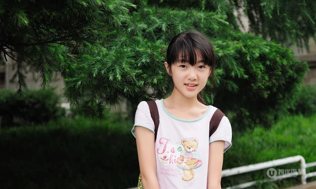 纯天然-清新可爱学生妹子街拍图片