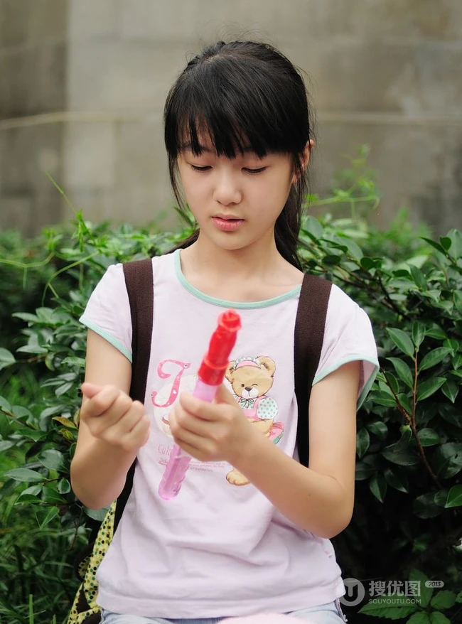 纯天然-清新可爱学生妹子街拍图片
