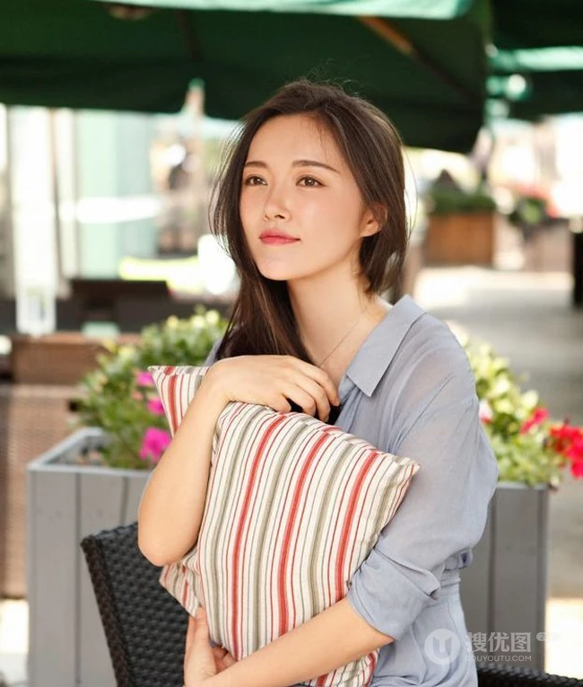 女演员冯文砚清新靓丽夏日写真