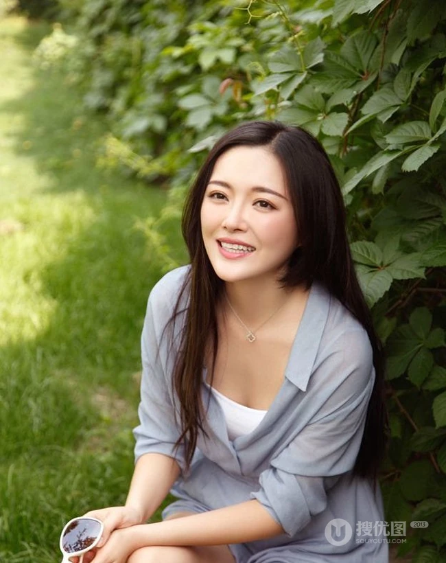 女演员冯文砚清新靓丽夏日写真