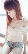 娇小露背女生模特牛仔短裤唯美写真