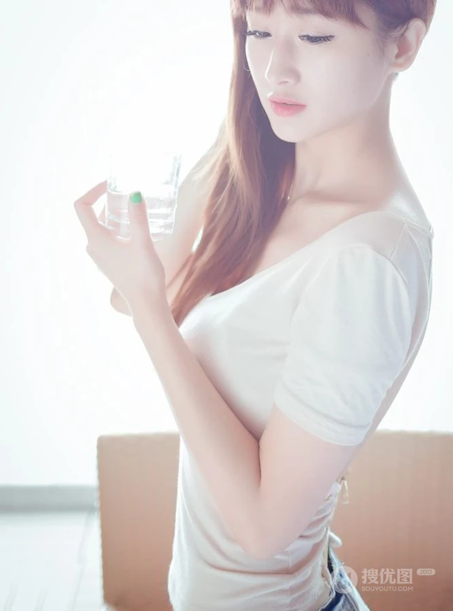 娇小露背女生模特牛仔短裤唯美写真