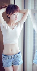 娇小露背女生模特牛仔短裤唯美写真