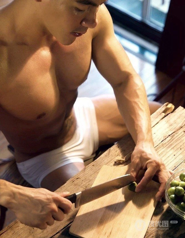 肌肉男模帅哥下厨房-下得厨房好男人