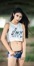嫩模小棠女郎货车场写真-御女郎