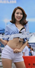 机车女郎-车模申海莉紧身短裤高清大图