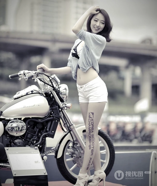 机车女郎-车模申海莉紧身短裤高清大图