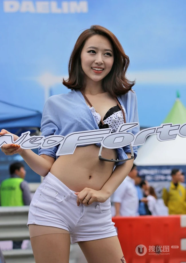 机车女郎-车模申海莉紧身短裤高清大图