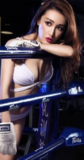 美模温妮家居服拳击写真 展曼妙健美身材