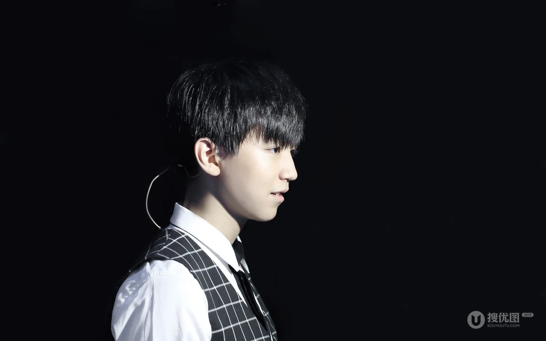 小帅哥组合TFBOYS可爱壁纸桌面图片