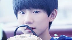 小帅哥组合TFBOYS可爱壁纸桌面图片