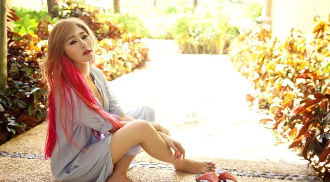 暖黄格调个性女生室内 嫩模吴沐熙写真