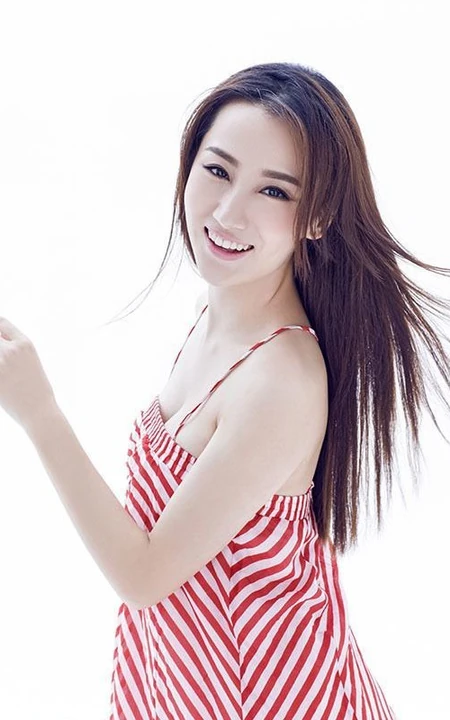 长发女生高洋纯美居家写真气质6p