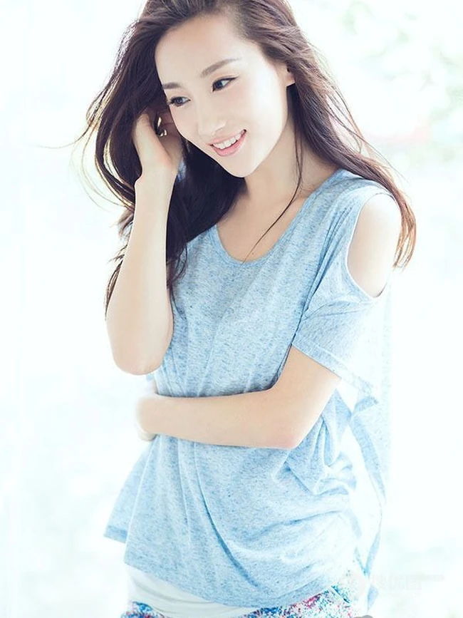 长发女生高洋纯美居家写真气质6p