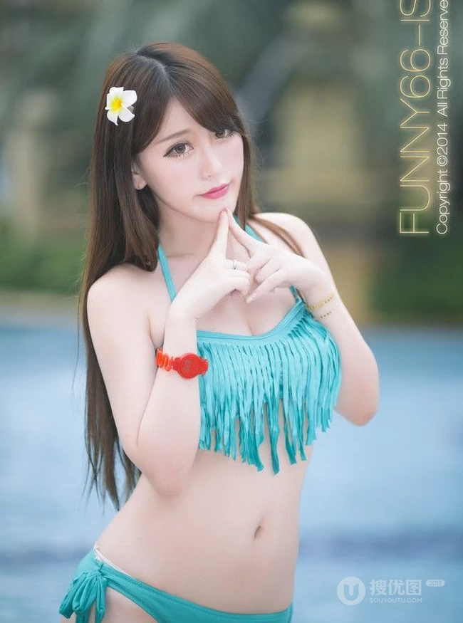 长发如丝柔顺-可爱泳装长发美模戏水图片