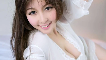 养眼性感睡衣美女高清壁纸桌面